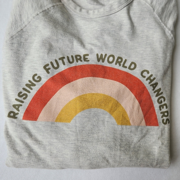 Crowned Free Gray Sweatshirt Raising Future World Changers Graphic Cute Medium - Picture 8 of 17